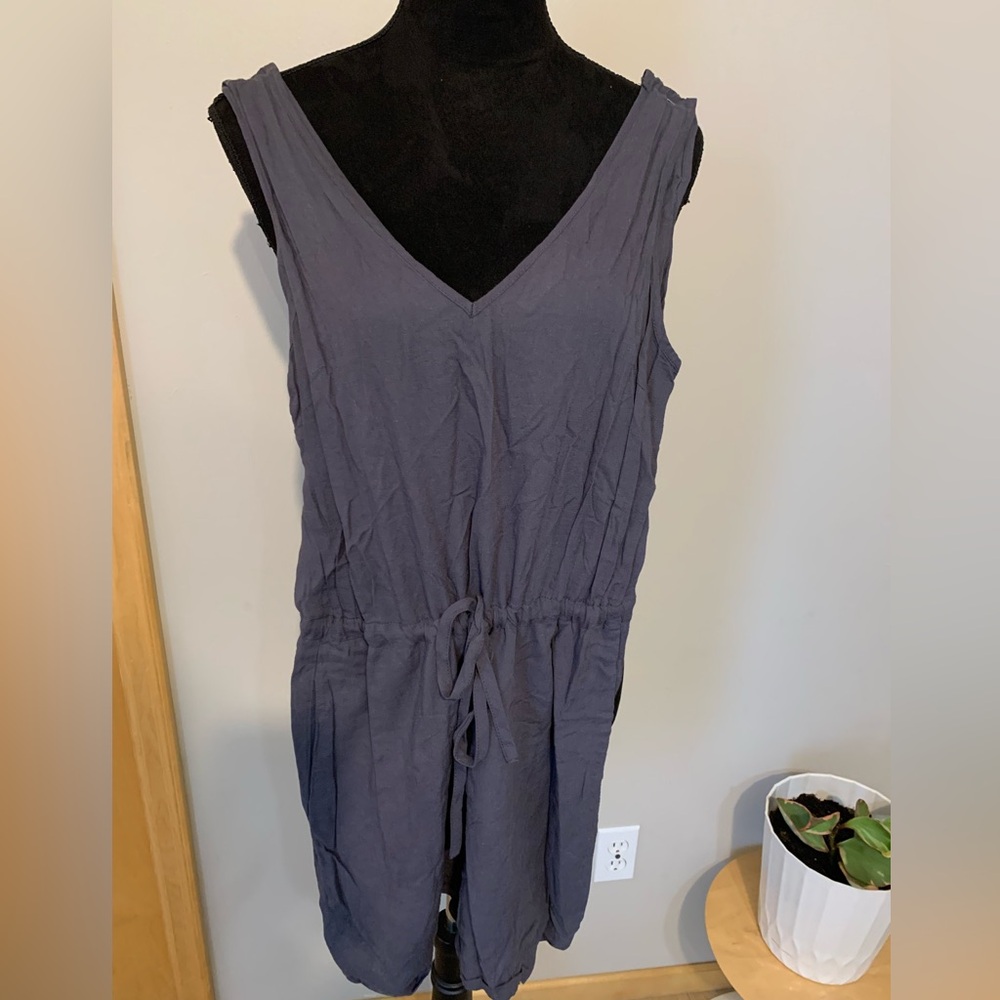 ILLA ILLA Dark Gray Sleeveless Romper 

B2 0226